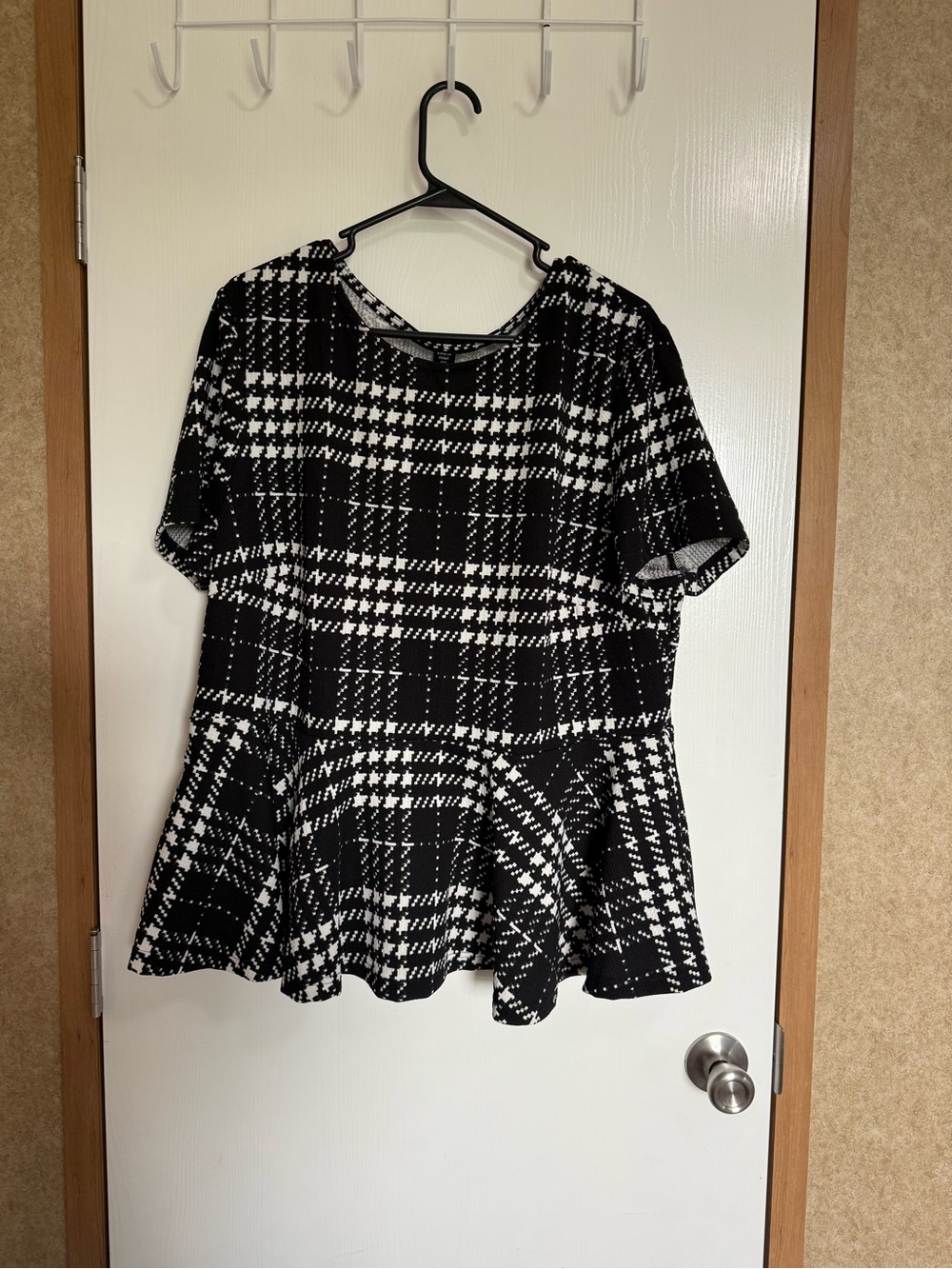 SHEIN Black & White Plaid Peplum Tunic